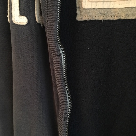 HOLLISTER DISTRESSED EARLY 2000s ZIP UP SWEATER - Picture 6 of 7